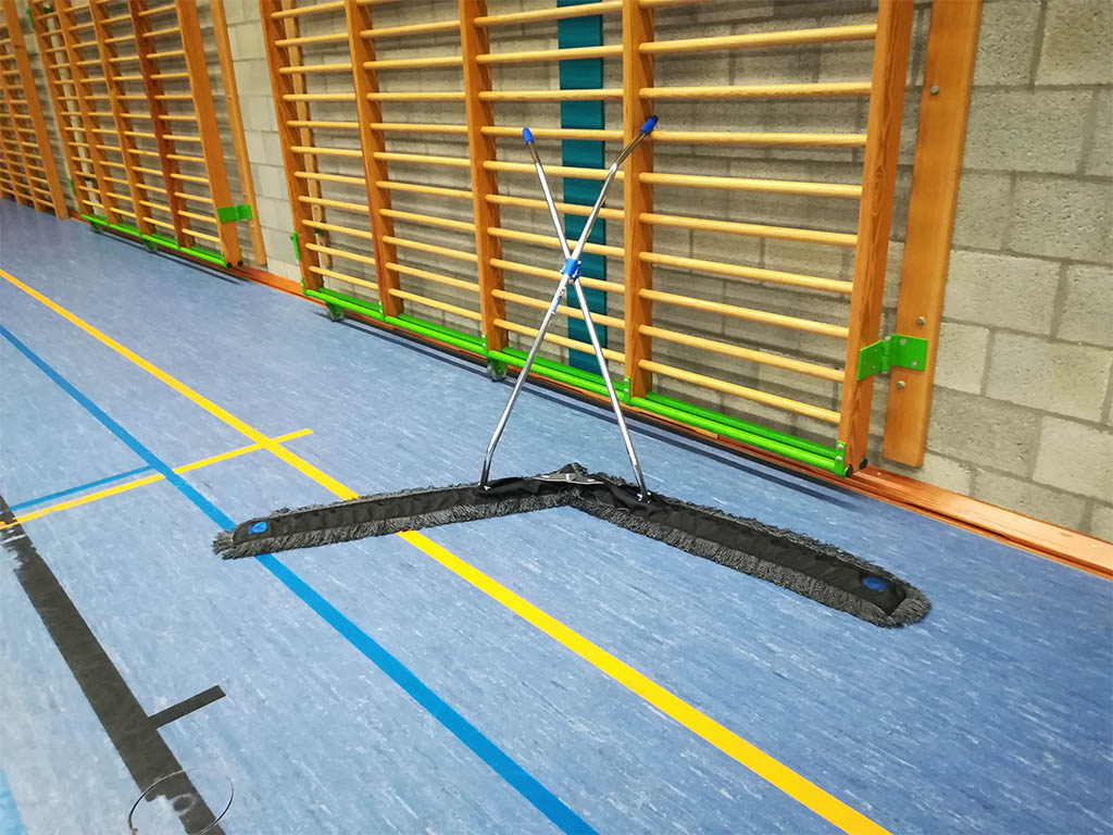 V-mop in turnzaal Grote oppervlaktes zoals turn of gymzalen