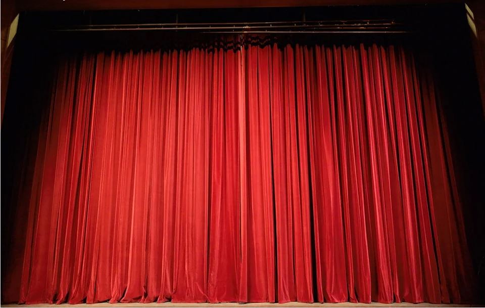 gordijnen reinigen theater en brandwerend maken
